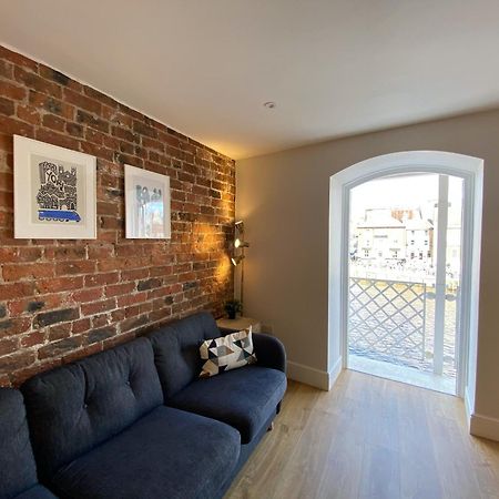 Luxury Apartment Woodsmill View - On The River - With Balcony - Recently Refurbished York Dış mekan fotoğraf