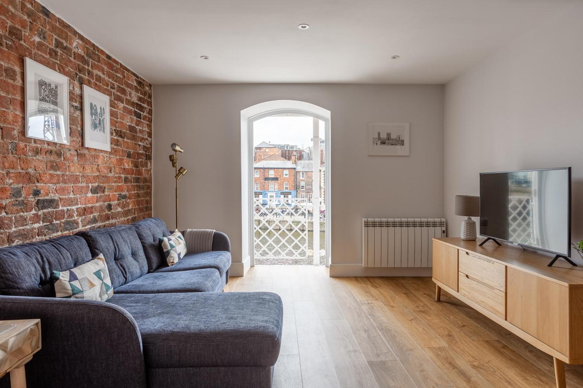 Luxury Apartment Woodsmill View - On The River - With Balcony - Recently Refurbished York Dış mekan fotoğraf